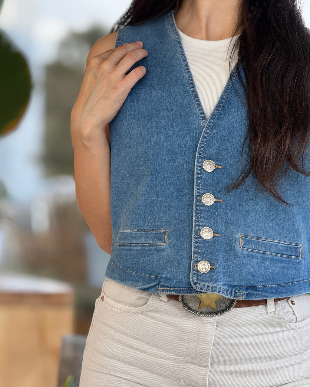 Detalle de broches metálicos del vest
