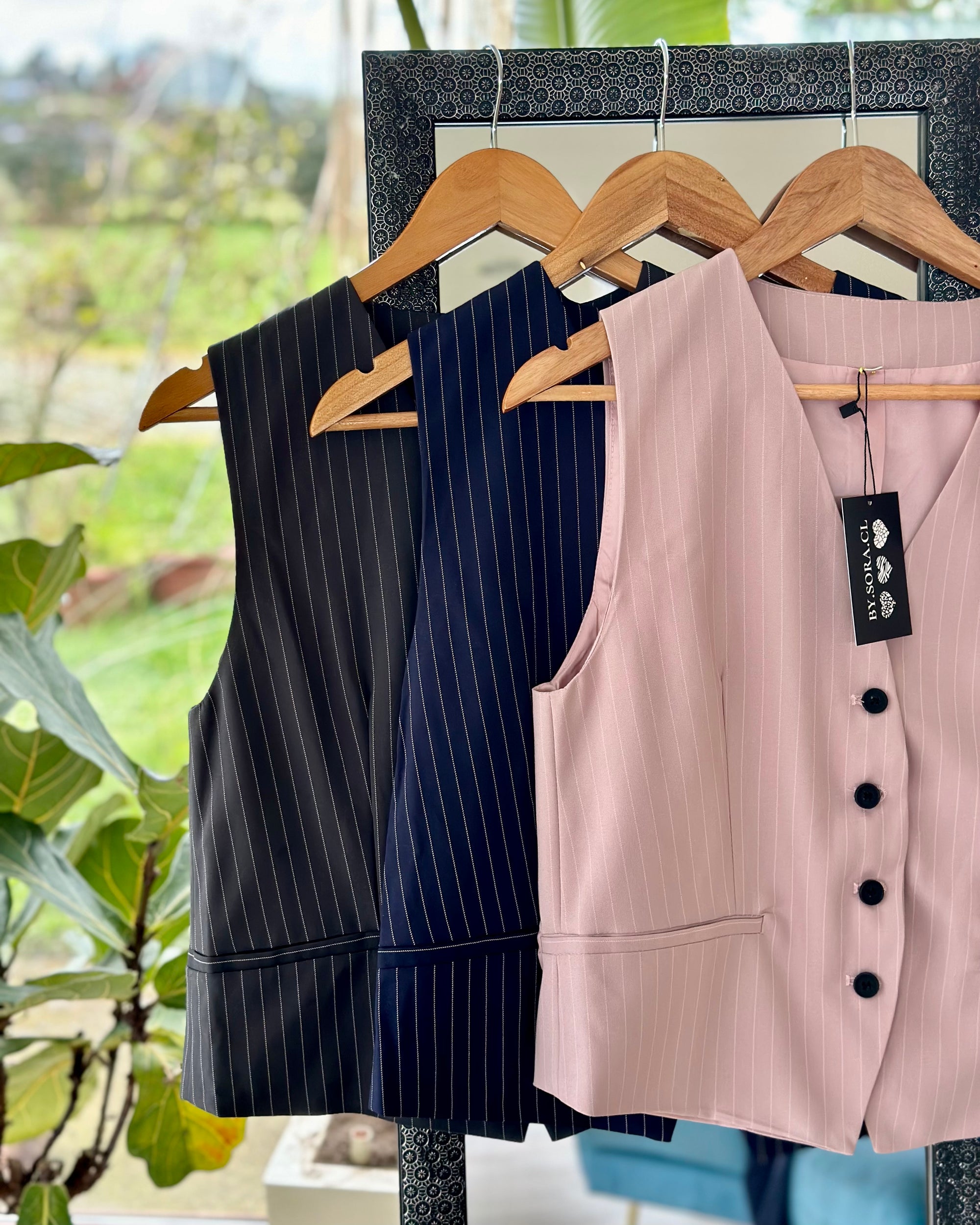 Vest Lineas Diplomatic